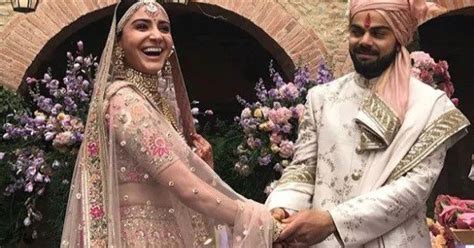 Holding Hands Might Help To Reduce Pain 