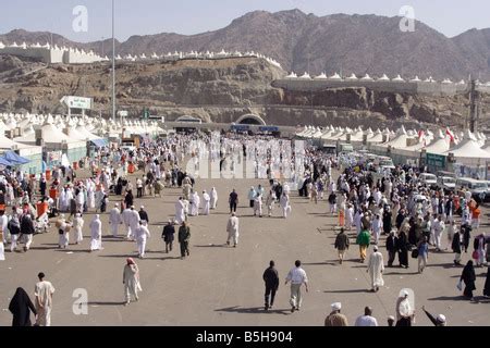 Pilgrims in Mina during the hajj Stock Photo - Alamy