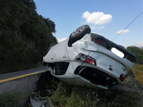 Una persona lesionada deja volcamiento de vehículo en sector Requegua