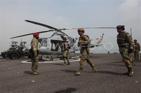 Penyematan Brevet Manusia Katak Kepada Pangkoarmada Ii Antara Foto