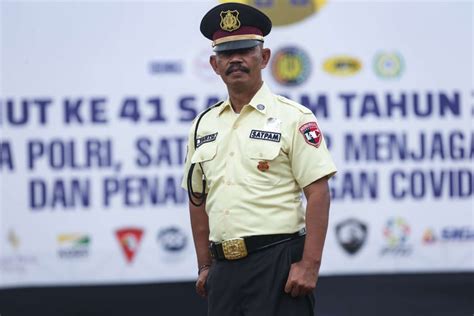 Foto Seragam Baru Satpam Resmi Diperkenalkan Warganet Mirip Polisi