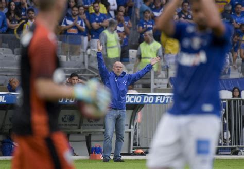 Em dia diferente Cruzeiro entra em campo para se manter na liderança