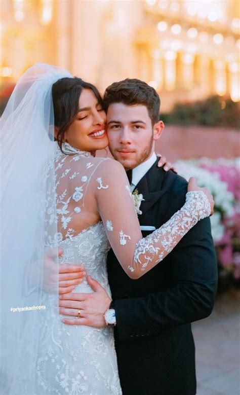 Pin De Lmusic En Priyanka Chopra Boda Novios Vestidos De Novia