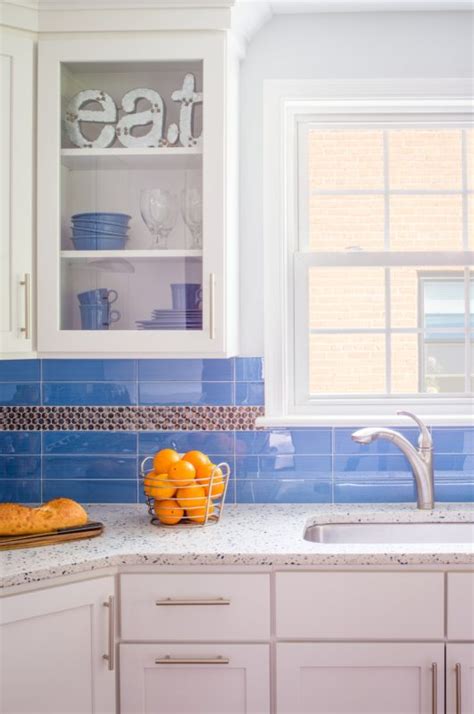 White Shaker Kitchen With Peninsula Crystal Cabinets