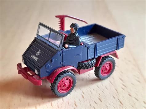 WIKING MERCEDES BENZ Unimog U 411 mit Mähwerk 1 87 Vitrinenmodel