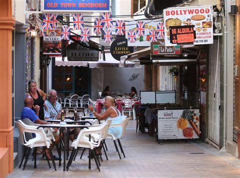 Costa Blanca bar owners in Spain say early closing time is 'nonsense
