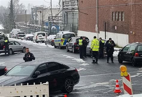 Polizisten Bei Verkehrskontrolle In Rhein Berg Burscheid