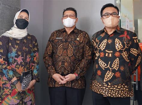 Resmikan Kampus Umkm Shopee Gubernur Jatim Harapkan Produk Lokal