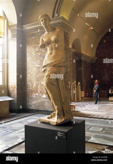 La estatua de la Venus de Milo en el museo del Louvre en París Francia