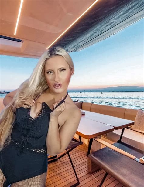 FinDom Holiday Nude Pics XHamster