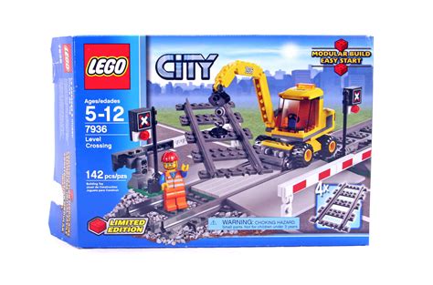 Level Crossing - LEGO set #7936-1 (Building Sets > City)