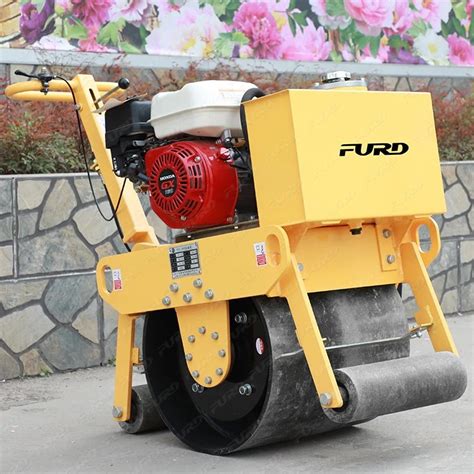 Self Propelled Vibratory Small Road Roller Compactor With Low Price