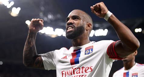 Ol Mercato Lacazette Avait Besoin D Amour Les Dessous De Son