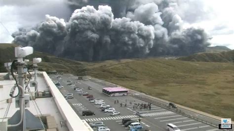 Videos Las Impresionantes Imágenes De La Erupción Del Volcán Monte Aso En La Isla De Kyushu Japón