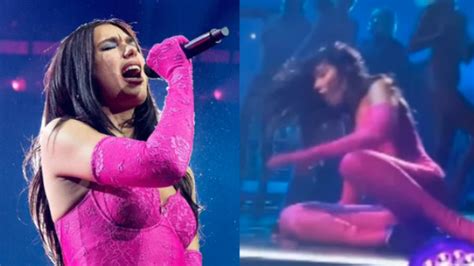 Dua Lipa sufre humillante caída en el escenario y deja al