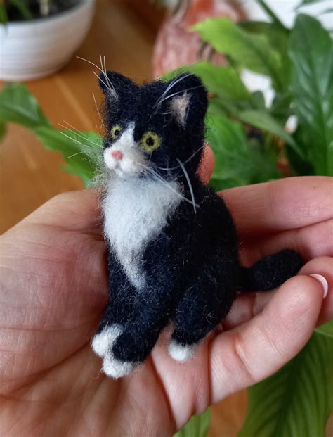 Dollhouse Miniature Needle Felted Cat Miniature Felted Kitten Doll