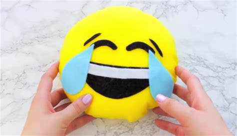 Diy Emoji Pillows No Sew And Sew Glue Method With Pictures