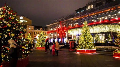 ⁴ᴷ⁶⁰ Walking Moscow Christmas Walk 🎄 From Bolshoi Theatre Through Tsum Kuznetskiy Most To