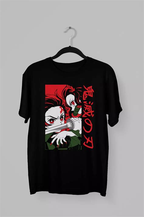 Remera de Tanjiro y Nezuko de Demon Slayer peleando Ñandutee