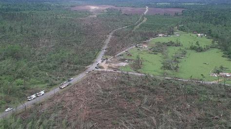 Pictures: Mississippi residents pick up the pieces after major tornado ...