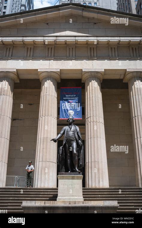 Federal Hall New York, view of the George Washington statue sited at ...