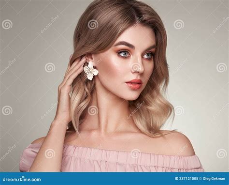 A Beautiful Young Woman With Shiny Wavy Blonde Hair Stock Image Image Of Blond Elegant 237121505