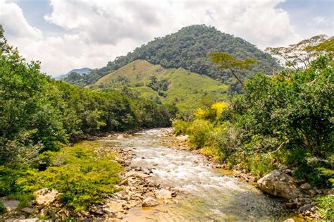 How to Take an Independent Day Trip to Laguna de Guatape