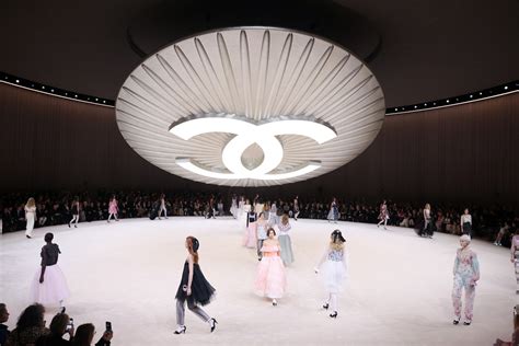 Chanel ce qu il faut retenir du défilé haute couture printemps été