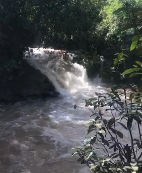 Cachoeira Cristalina Que Atra A Turistas Do Brasil Passa A Ter Gua