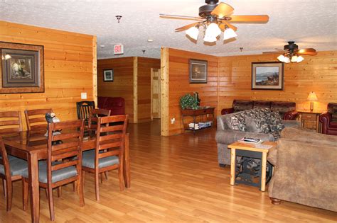 Big Bear Lodge - 12 BEDROOM Cabin In Pigeon Forge