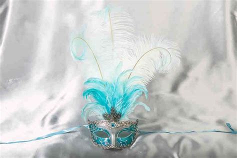 Struzzo Lux Silver Trim Masquerade Mask With Tall Feathers