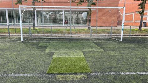 Batalla Campal En Un Campo De F Tbol Vasco Deja Decenas De Heridos Y