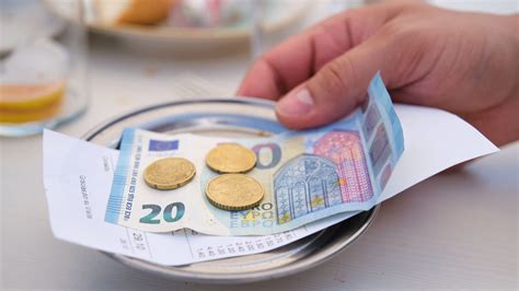 Trinkgeld Im Restaurant Wie Viel Ist Gerecht Knigge Regeln