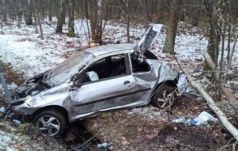 Gro Ny Wypadek Na Dw Pod Tarnowem Peugeot Wypad Z Drogi I