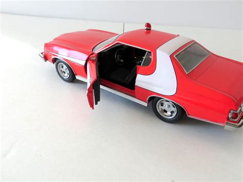 Starsky & Hutch 1976 Ford Gran Torino 1/24 Scale Diecast Model ...