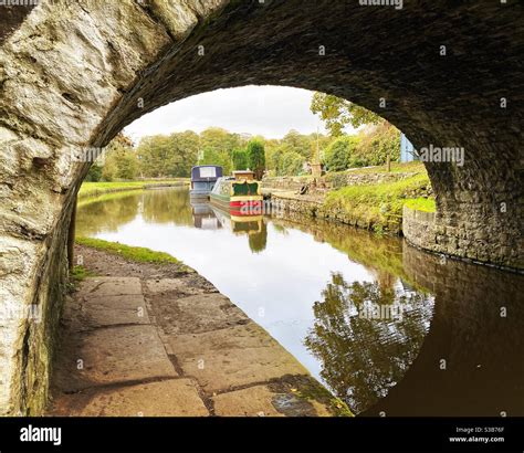 Canal Boat On The Leeds Liverpool Canal Near Gargrave Stock Photo Alamy