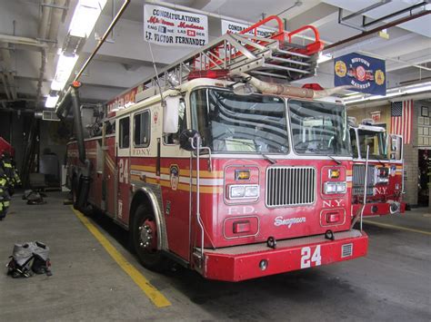 FDNY Truck 24 Truck 24 S 1999 Seagrave Aaron Mott Flickr