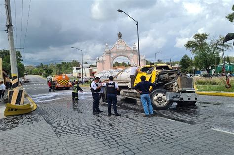 Vuelca Pipa En La Calzada Ignacio Zaragoza Hay 3 Personas Heridas E