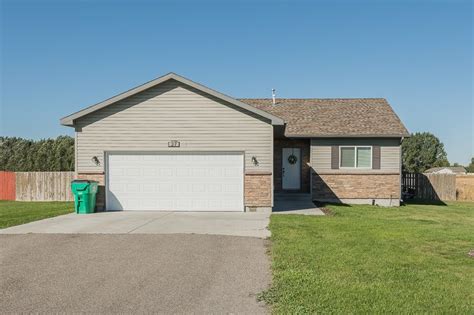 27 N White Pine Ln Rigby ID 83442 Trulia