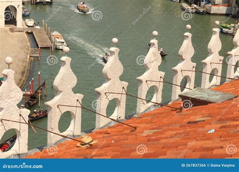 Luxury Shopping Mall In Venice With Unique Rooftop Terrace Historical Architecture Italia