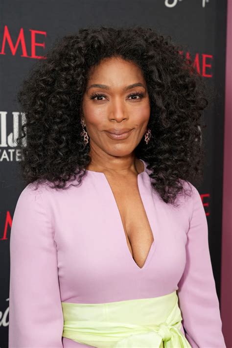 Black Panther Wakanda Forever Star Angela Bassett In Valentino At Times 2023 Women Of The Year