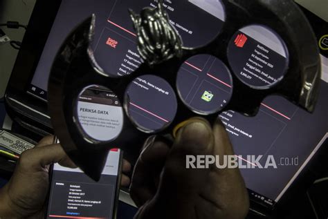 Carut Marut Kebocoran Data Registrasi Kartu SIM Di Internet Republika