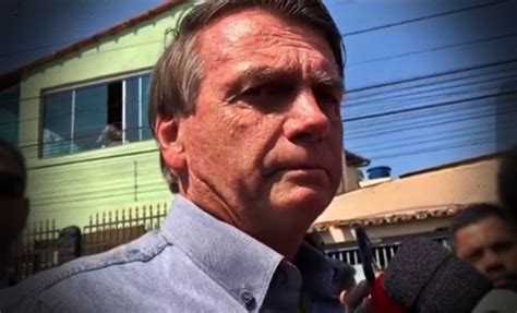 Bolsonaro fica nervoso ao ser questionado sobre orçamento secreto e