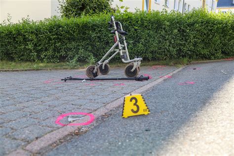 T Dlicher Unfall In Schneeberg Opel Erfasst Personen Auf Fu Weg