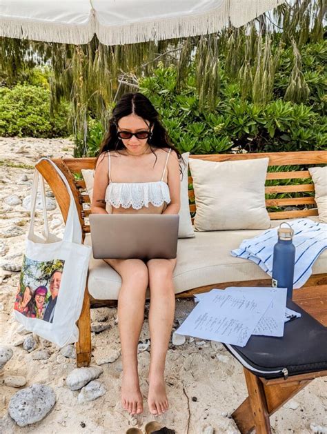 5 Hot Sexy Natalie Tran Bikini Pics