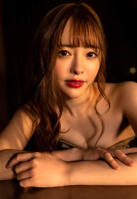 Thumbnow Japanese Babe Yuna Ogura Erotic Photo