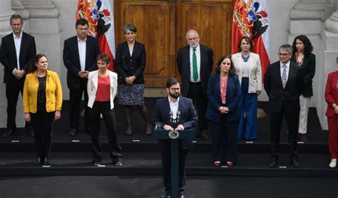 Cambio De Gabinete ¿quiÉnes DejarÍan El Gobierno El Gong Chile