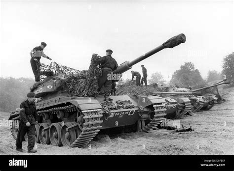 British Army Centurion Black And White Stock Photos And Images Alamy