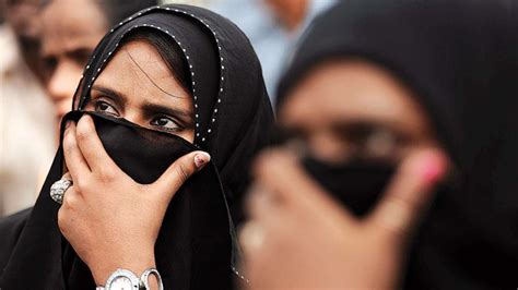 Keralas Muslim Educational Society Bans Burqa In Its Colleges