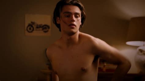 Auscaps Felix Mallard Shirtless In Ginny Georgia Pilot